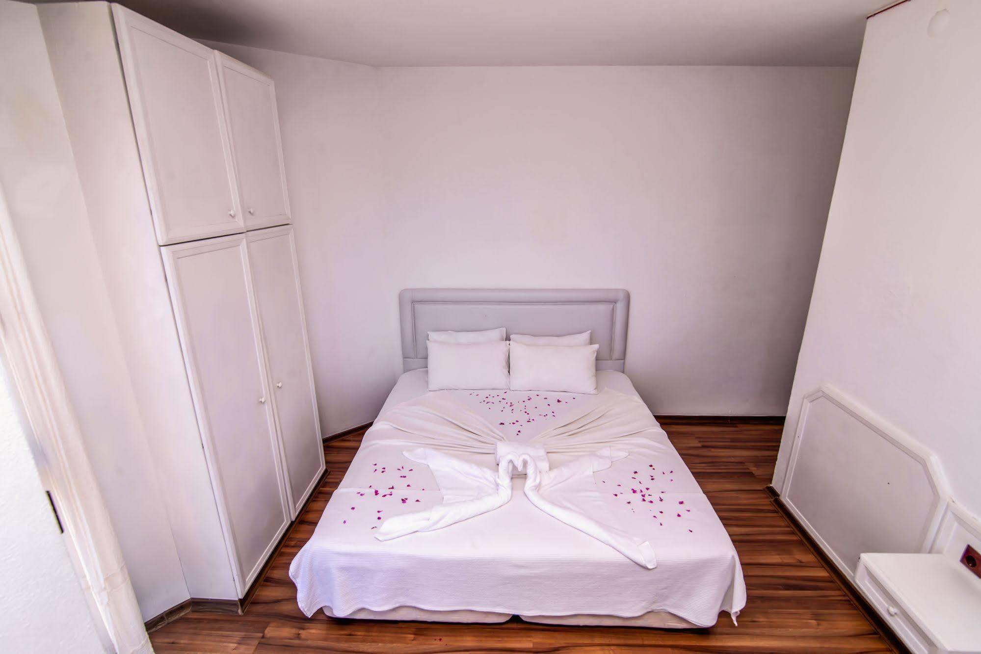 Marin Hotel Çeşme Buitenkant foto